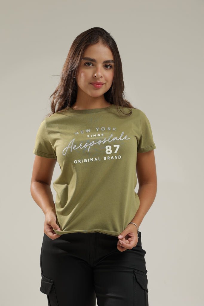 Camiseta Para Mujer Aero Graphic Level 2 Cilantro Silver Cursive Letter