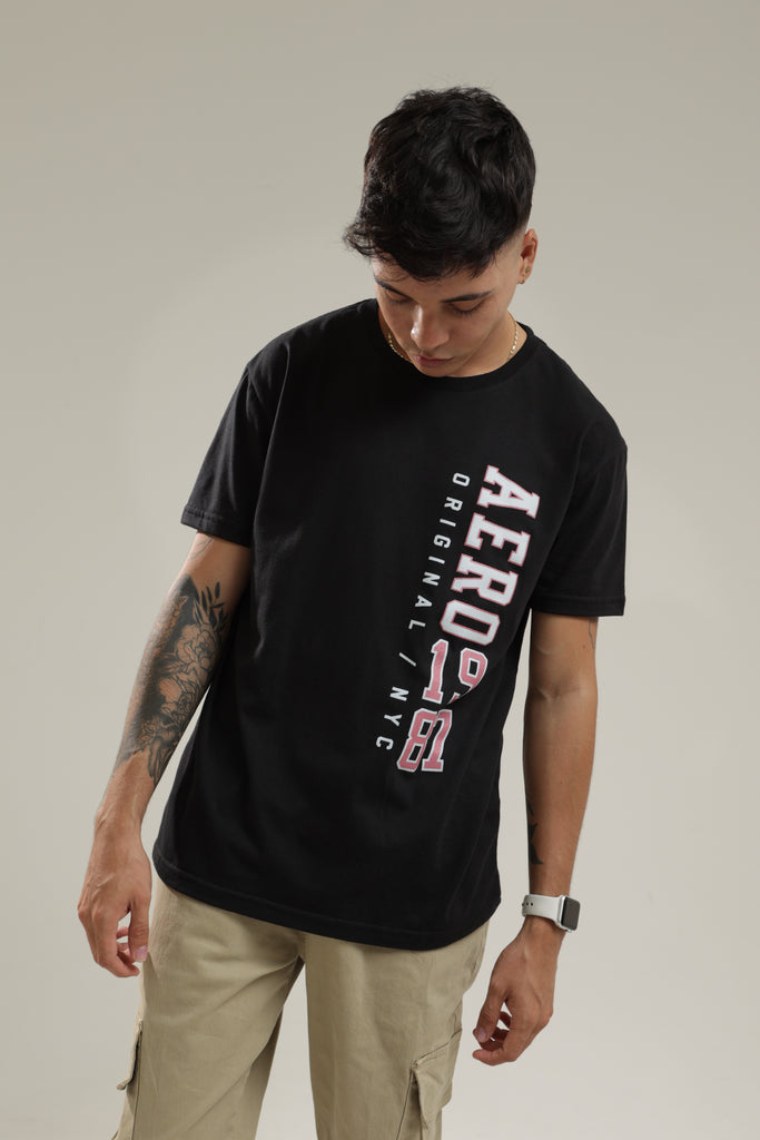 Camiseta Para Hombre Aero Level 1 Graphic Tees Dark Black Vertical Letters Pink Border